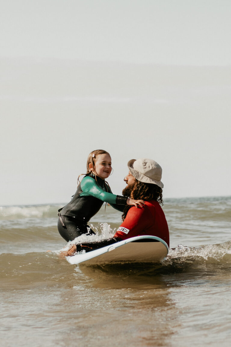 Surfkurs für Kinder auf Sylt in einer Privatstunde im Wasser
