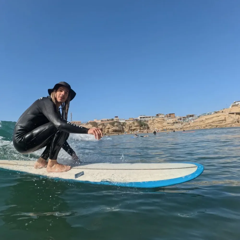 Surflerher Paul am surfen